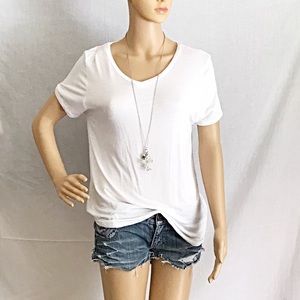 🌴🌴4 for $25🌴🌴 Perfect White V-Neck Tee✨